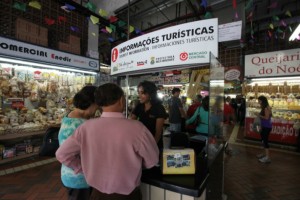 Placas em inglês, espanhol e português chegarão neste mês para orientar turistas no Mercado Central