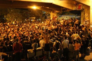 Manifestantes se reuniram e deliberaram manter os protestos em Belo Horizonte