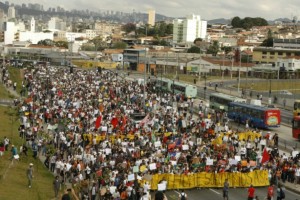 Na segunda-feira (17), cerca de 40 mil pessoas foram às ruas